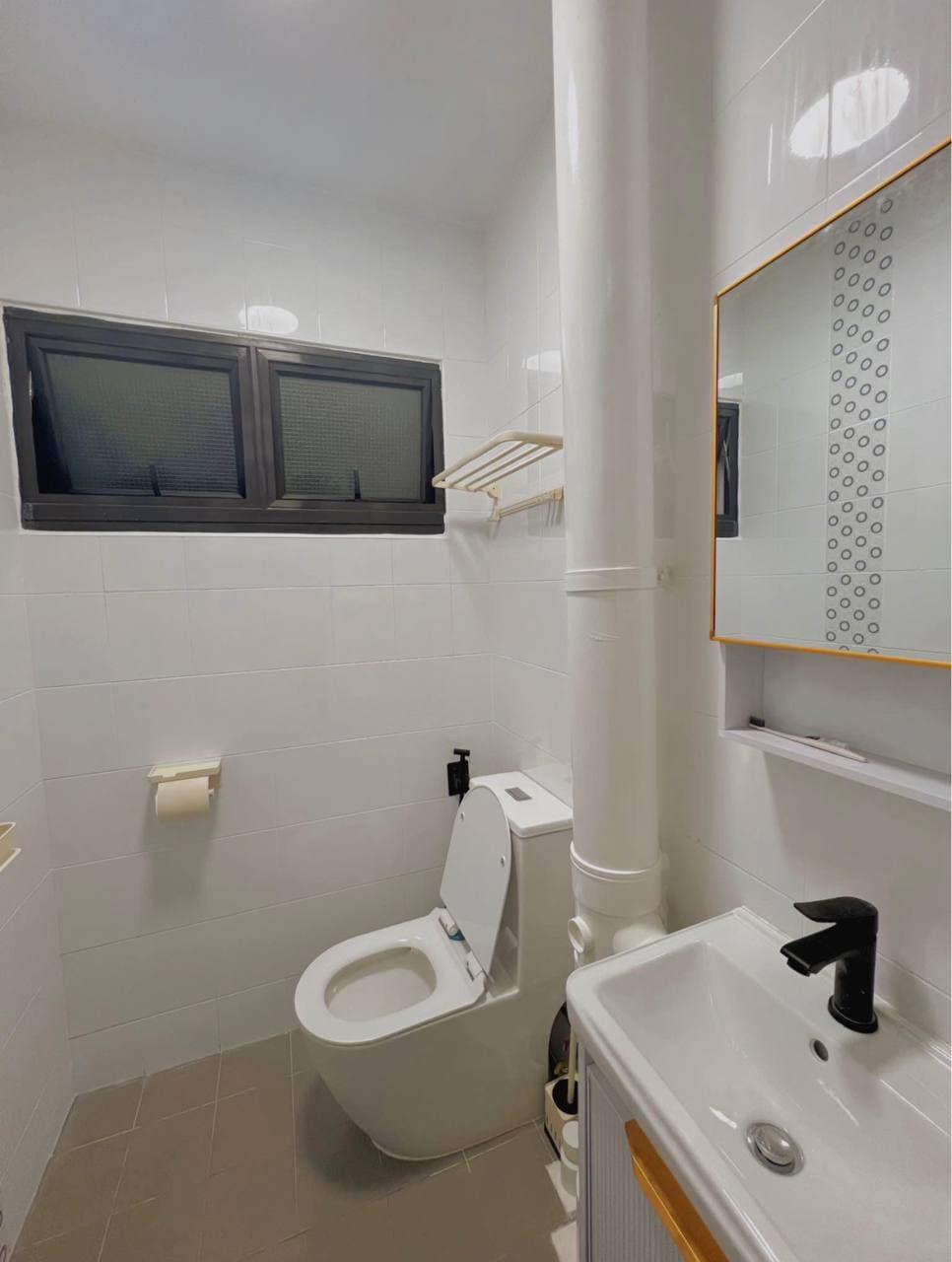 HDB ROOM in D26 Upper Thomson